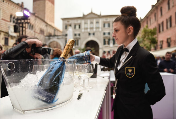 Apertura stand Lunedì 15 aprile